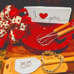 Rae Dunn Valentine Spatula, Nantucket cake/cobbler Plate & "I ❤️You" wood plaque
